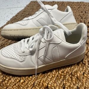 Veja campo women’s sneakers size 8